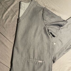 women's Graphite Casma - Three-Pocket Scrub Top - L / Graphite